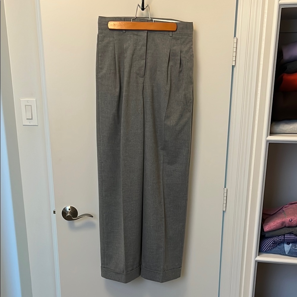 Aritzia Woman’s gray slacks